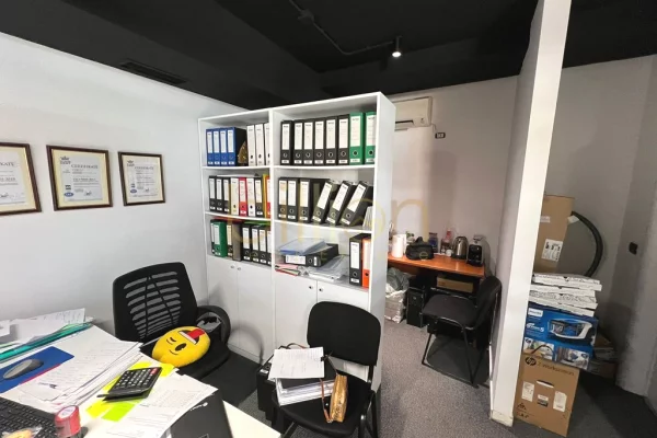 JEPET ME QIRA AMBIENT ZYRE TEK PAZARI I RI. 1100 euro/muaj. Billion4636​