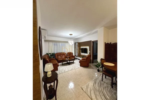 Appartamento in affitto a Tirana 2+1, Arredato