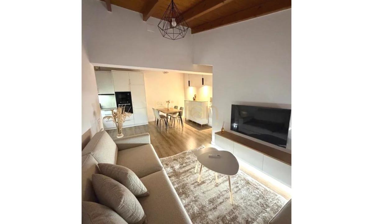 Shtepi me qera Apartament ne Tirane, 1+1, Mobilimi E mobiluar, Pagesa 850  Euro.