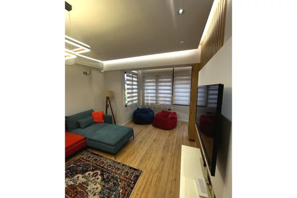 Shtepi me qera Apartament ne Tirane, 2+1, Mobilimi E mobiluar, Pagesa 1,000  Euro.