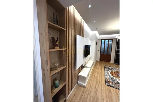 Shtepi me qera Apartament ne Tirane, 2+1, Mobilimi E mobiluar, Pagesa 1,000  Euro.