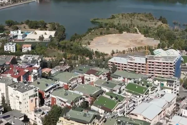 OKAZION! SHITET APARTAMENT 2+1+VERANDE TEK REZIDENCA FZ LIQENI I THATE! 1530 EURO/ M²​ 