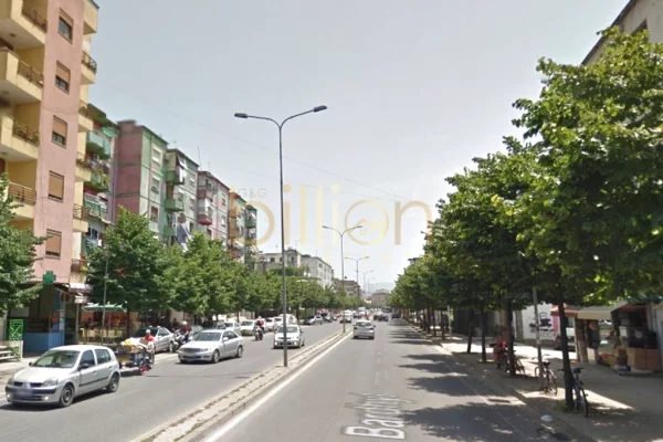 APARTAMENT PËR SHITJE 2+1 NË RRUGËN BARDHYL. 128.000 euro. Billion4651​