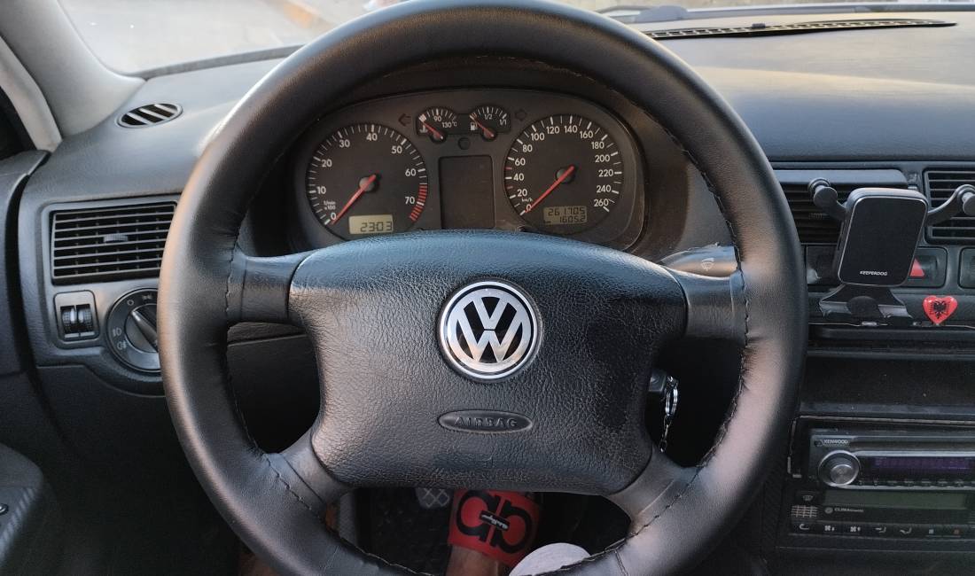 veshje timoni me qepje materjal i holl nuk e trrash timonin dhe nuk mban arom 