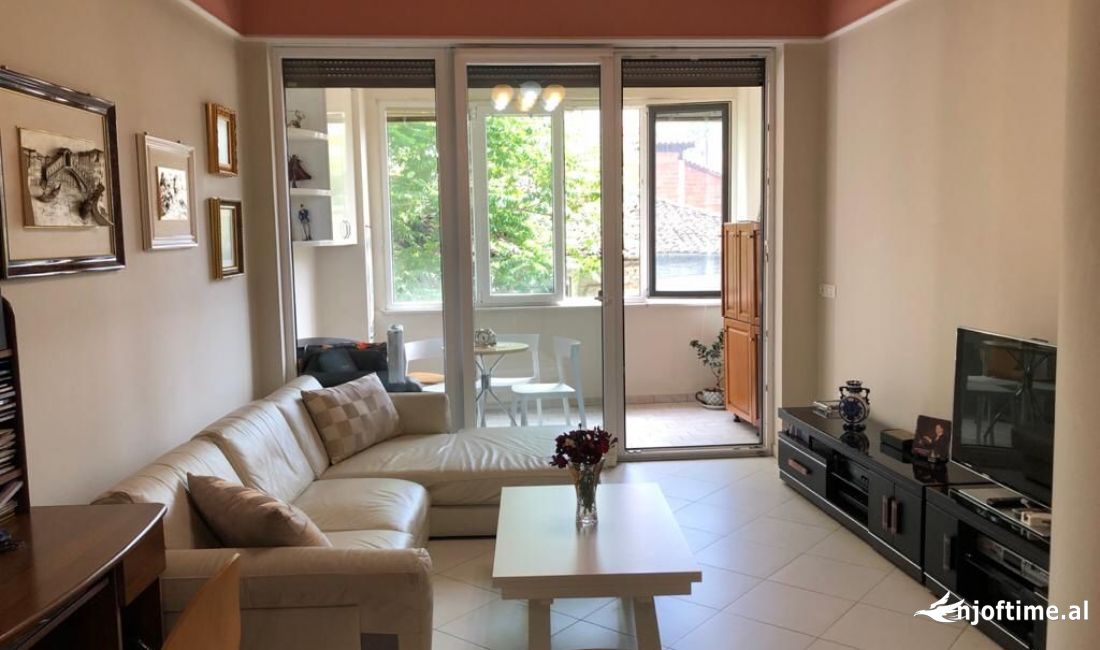 Shitet ambient biznesi te Rr Bogdaneve 93.1m2