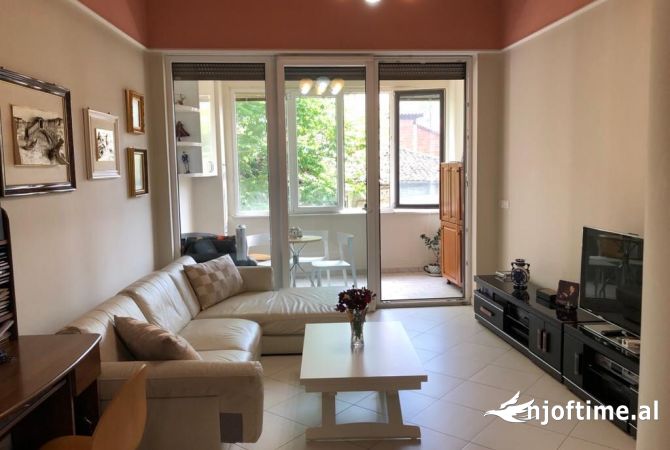 Shitet ambient biznesi te Rr Bogdaneve 93.1m2