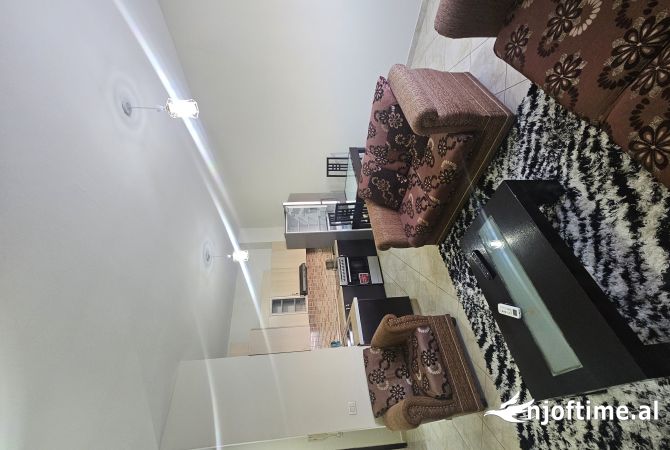 Jepet me qera  apartament 1+1 70m² kati i 8 ashensor i mobiliar ngjitur me kastratin te Delijorgji