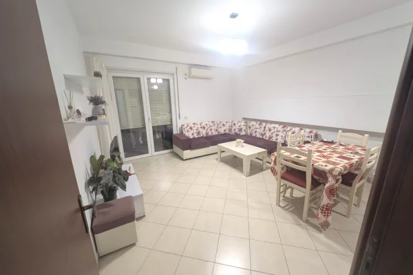 Shtepi me qera Apartament ne Tirane, 1+1, Mobilimi E mobiluar, Pagesa 40,000  Leke.