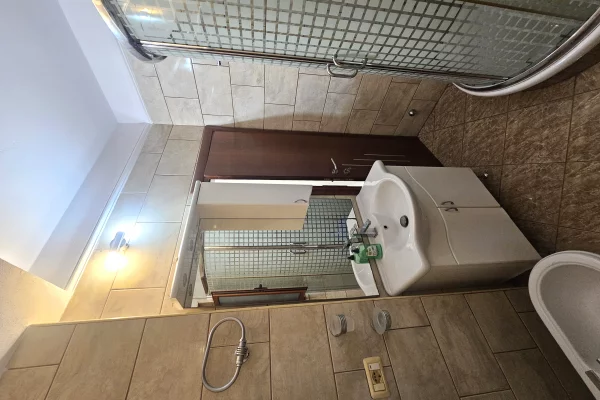 Shtepi me qera Apartament ne Tirane, 2+1, Mobilimi E mobiluar, Pagesa 55,000  Leke.