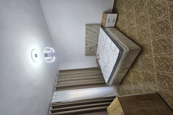 Shtepi me qera Apartament ne Tirane, 2+1, Mobilimi E mobiluar, Pagesa 55,000  Leke.