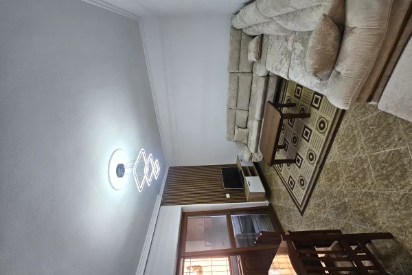 Apartament 2+1 me qera ne Tirane zona Spitali QSUT/Xhamlliku/Kinostudio