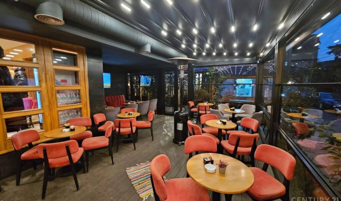 Shitte Ambjent Komercial Bar-Lounge tek 21 Dhjetori