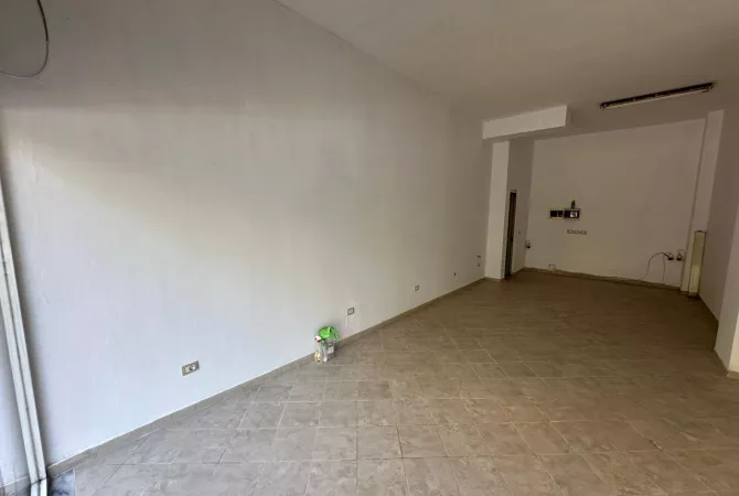 Business Property for Rent 1+1 in Tirana - 50,000 Leke