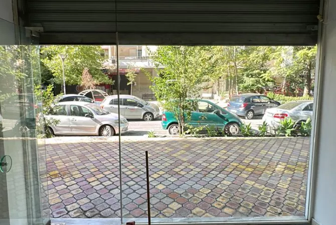 📍Jepet me Qira Dyqan 40m2 ish parku mbrapa square 21📍