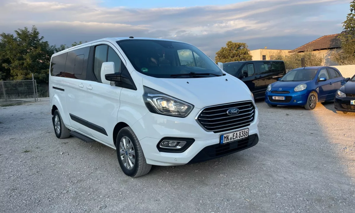 Jepet me qira Ford Custom