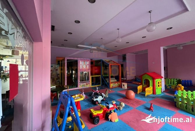 Shitet, Ambient Biznesi, Rruga e Dibres, Tirane.