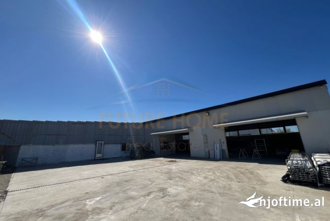 Ambiente Commerciale in Affitto 4+1 a Tirana - 1,300 Euro