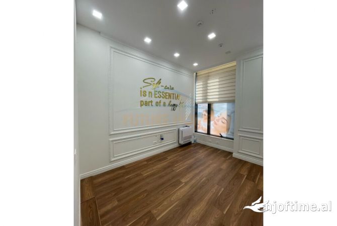 Ambiente Commerciale in Affitto 3+1 a Tirana - 700 Euro