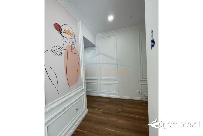 Ambiente Commerciale in Affitto 3+1 a Tirana - 700 Euro