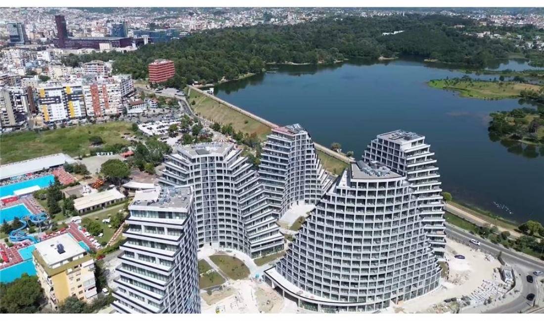 Njesi Biznesi per shitje te Lake View