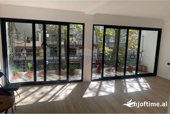 Ambiente Commerciale in Affitto 3+1 a Tirana - 1,200 Euro