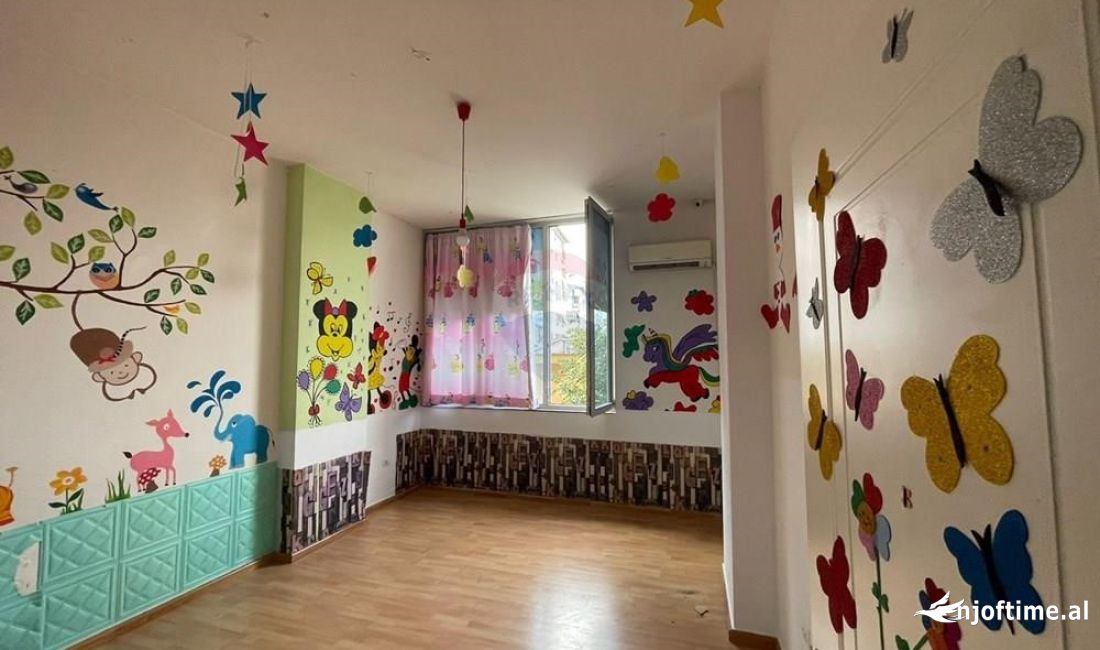 Ofrohet dyqan per qira ne Astir.