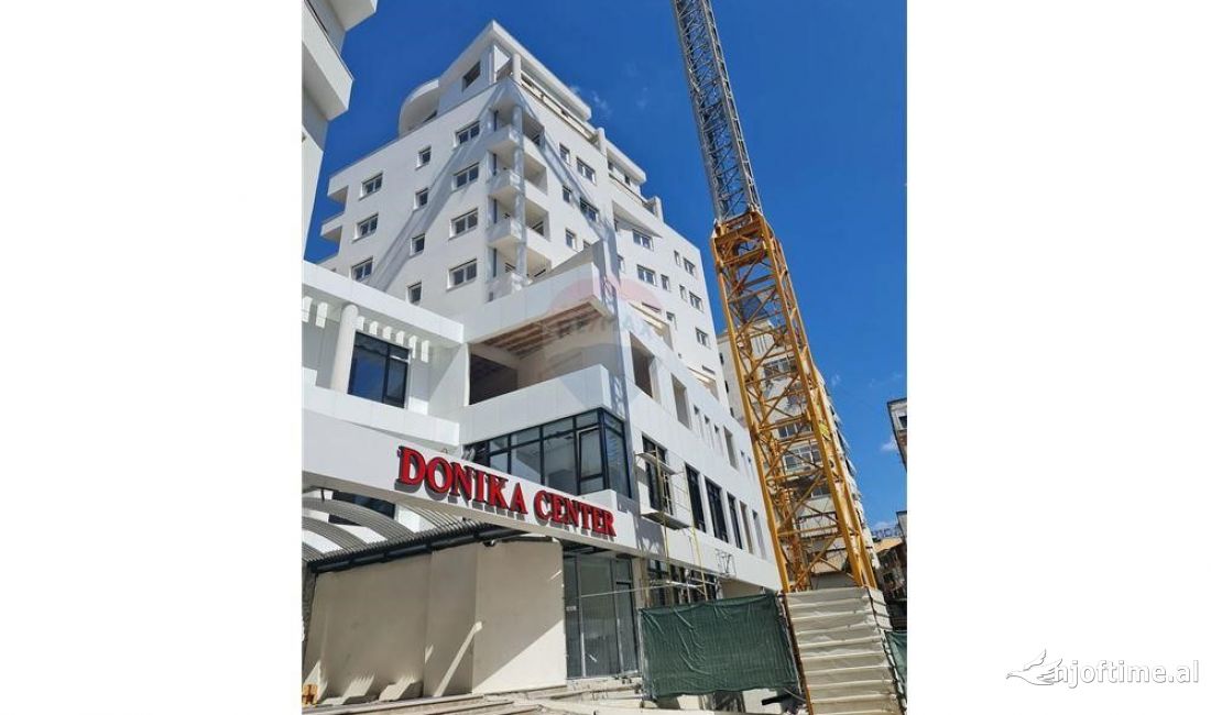 AMBIENT KOMERCIAL PER QIRA NE QENDER