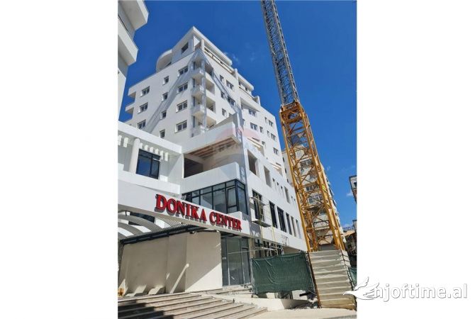 Ambiente Commerciale in Affitto 1+1 a Tirana - 1,900 Euro