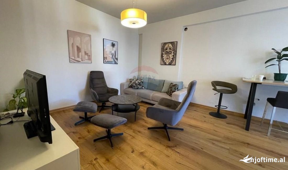 Zyre per qira, e mobiluar, Rruga e Kosovareve.