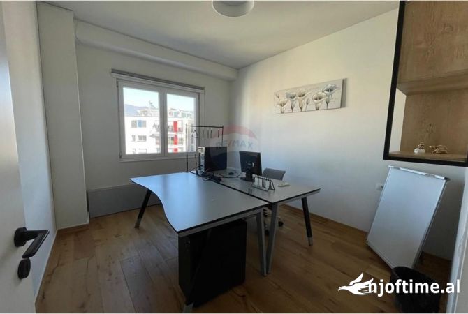 Ambiente Commerciale in Affitto 3+1 a Tirana - 850 Euro