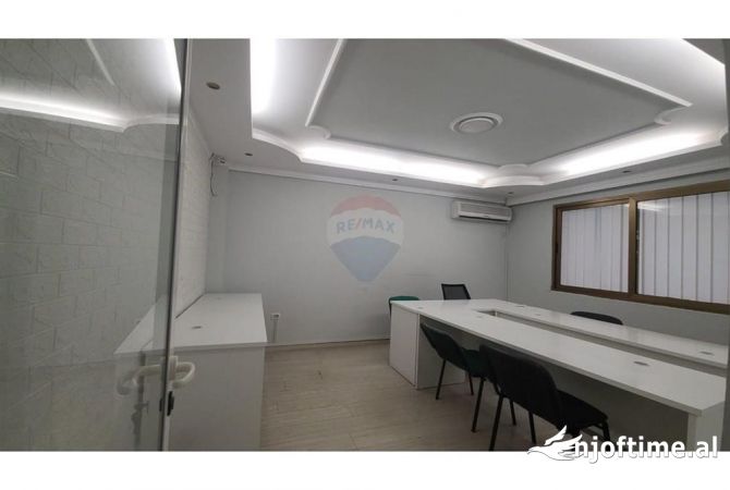 Ambiente Commerciale in Affitto 3+1 a Tirana - 790 Euro