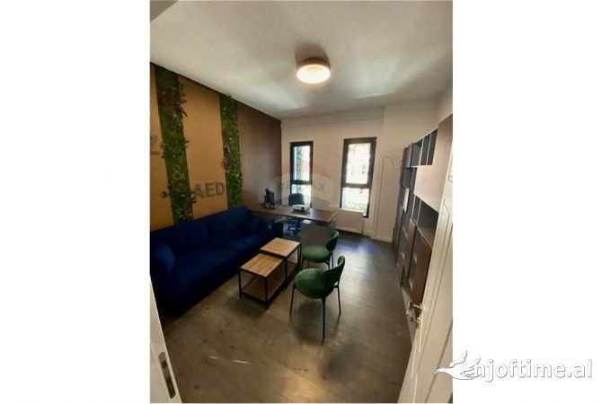 Ambiente Commerciale in Affitto 3+1 a Tirana - 1,000 Euro