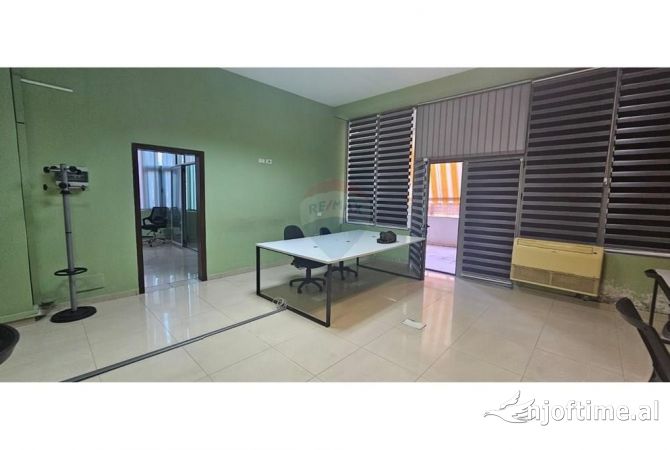 Ambiente Commerciale in Affitto 3+1 a Tirana - 1,400 Euro