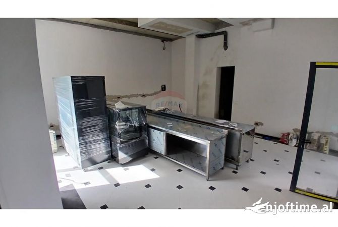 Ambiente Commerciale in Affitto 2+1 a Tirana - 1,500 Euro