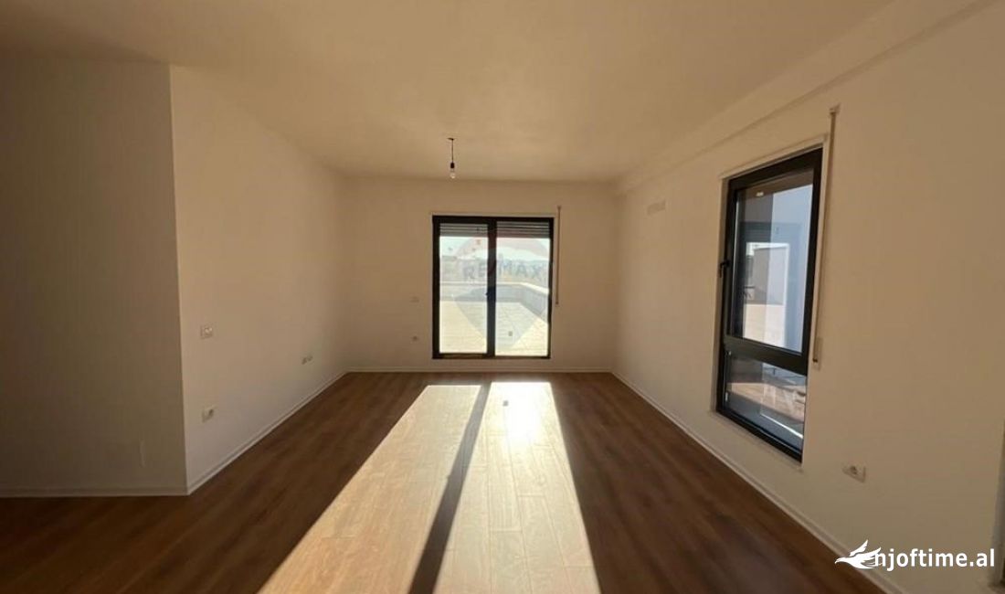 APARTAMENT 2+1 PER ZYRA, PORCELAN