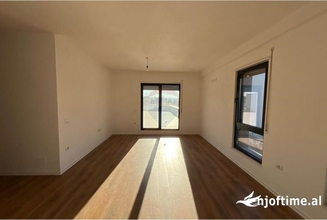 APARTAMENT 2+1 PER ZYRA, PORCELAN