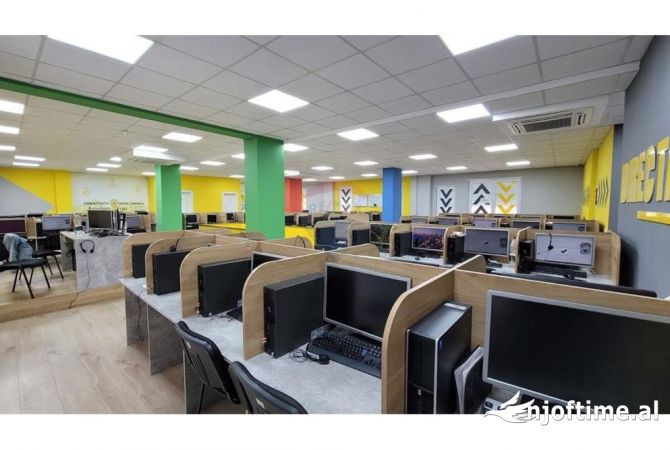 Ambiente Commerciale in Affitto 3+1 a Tirana - 7,000 Euro