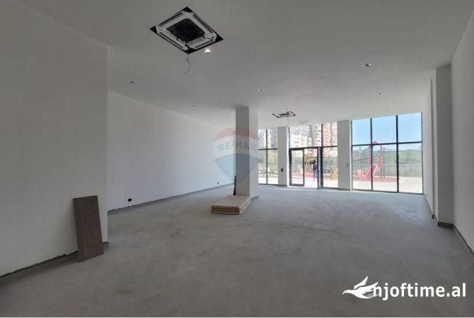 Ambiente Commerciale in Affitto 1+1 a Tirana - 2,200 Euro