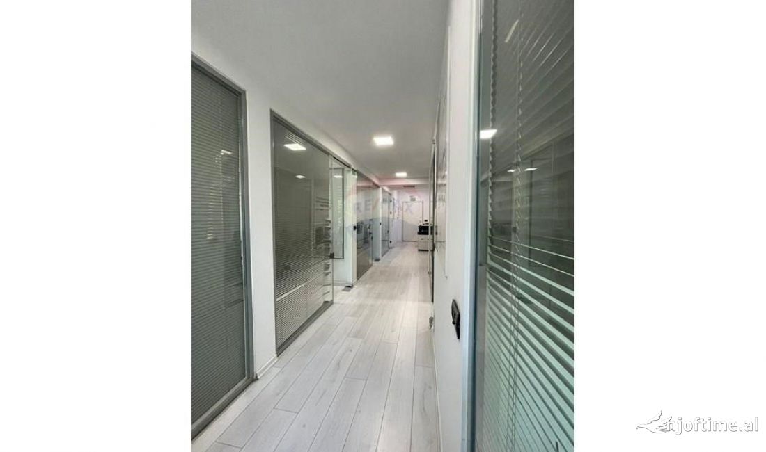 Ambient komercial me qira tek Ambasador 1