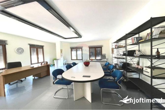 Ambiente Commerciale in Affitto 3+1 a Tirana - 800 Euro