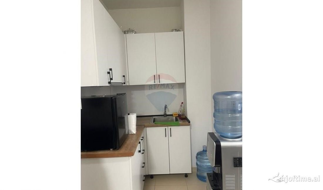 Jepet me qera ambient per zyra te Rruga e Kosovarve