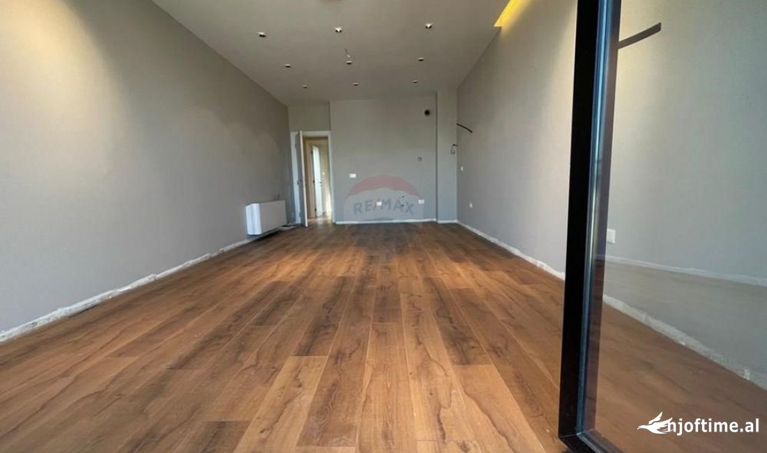 Zyre per qira+ parkim te perfshire, Farmacia 10