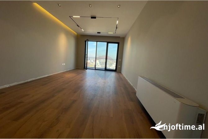 Ambiente Commerciale in Affitto 3+1 a Tirana - 700 Euro