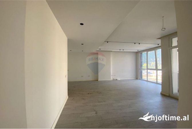 Ambiente Commerciale in Affitto 3+1 a Tirana - 1,000 Euro