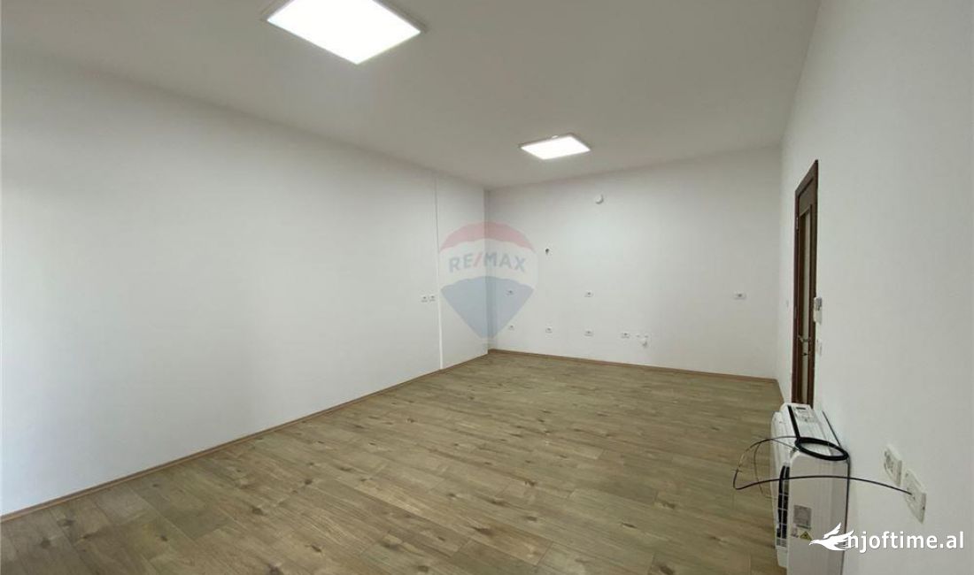 Zyre per qira 2+1 nodhet ne nje pallat te ri ne katin e 3 banim tek Rruga Sali Butka