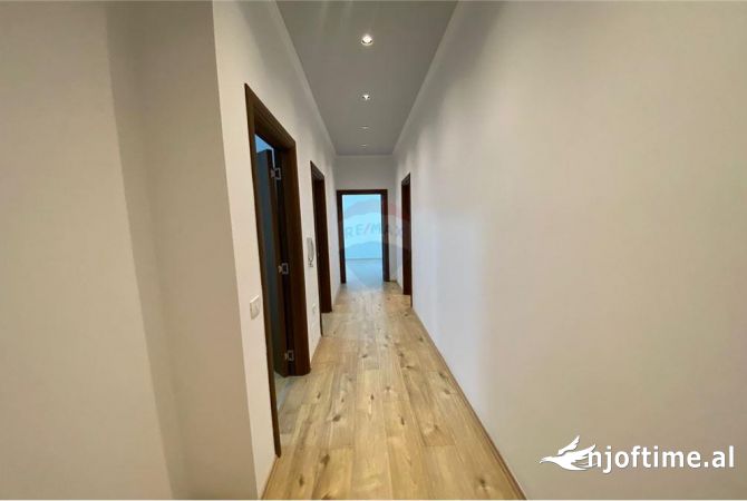 Ambiente Commerciale in Affitto 3+1 a Tirana - 700 Euro