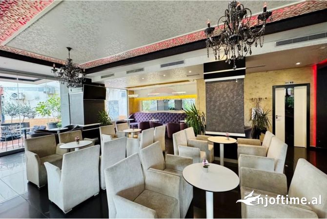 Ambiente Commerciale in Affitto 2+1 a Tirana - 1,700 Euro