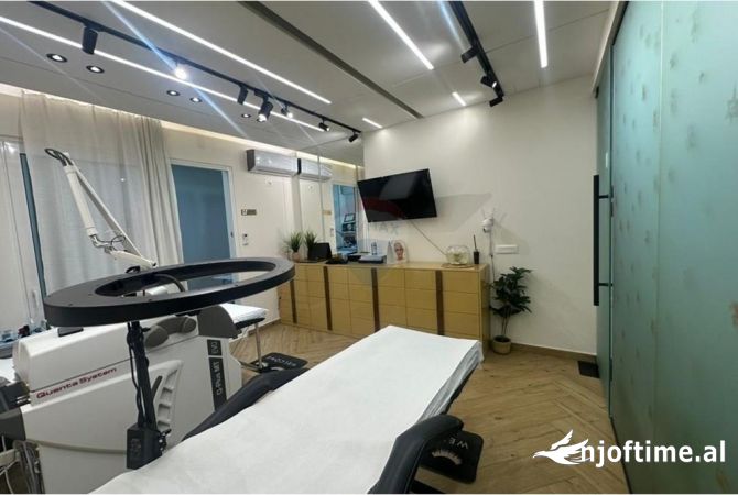 Shitet njesi biznesi tek Komuna e Parisit