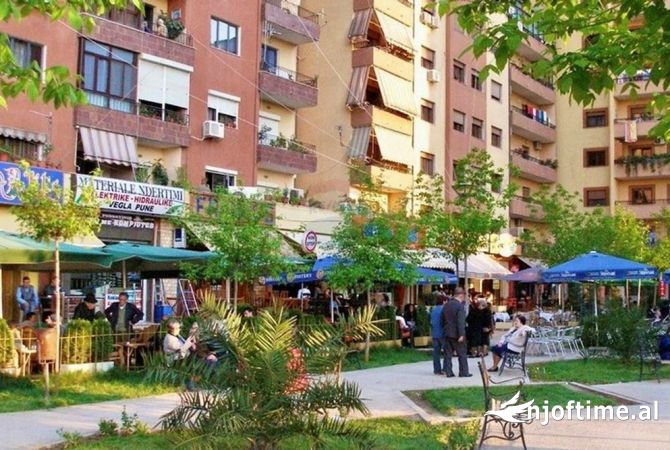 AMBIENT KOMERCIAL PER SHITJE TE KOMUNA E PARISIT!