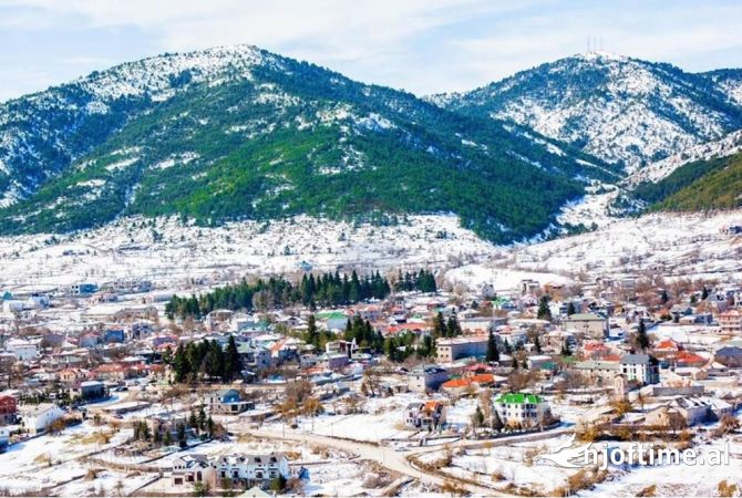 Ambiente Commerciale in Vendita 5+1 a Koriza - 26,000,000 Leke